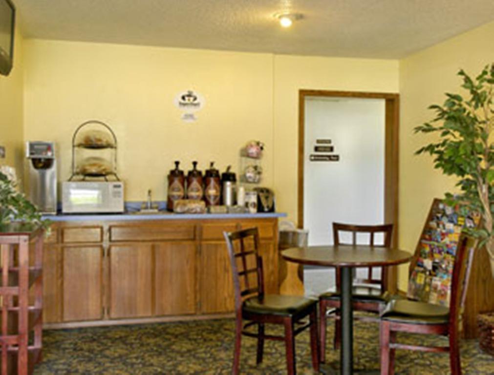 Super 8 By Wyndham Willows Restaurang bild