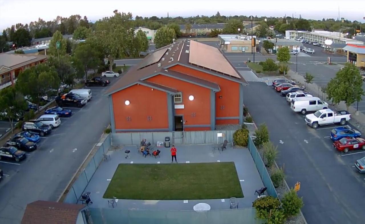 Super 8 By Wyndham Willows Exteriör bild